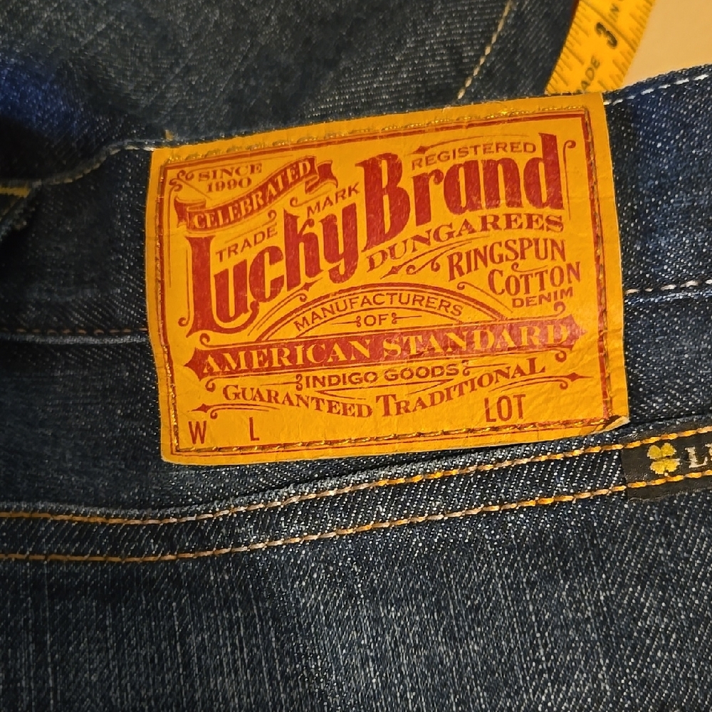 Lucky Brand Mens 32x32 Classic Dungarees like new dark Denium color